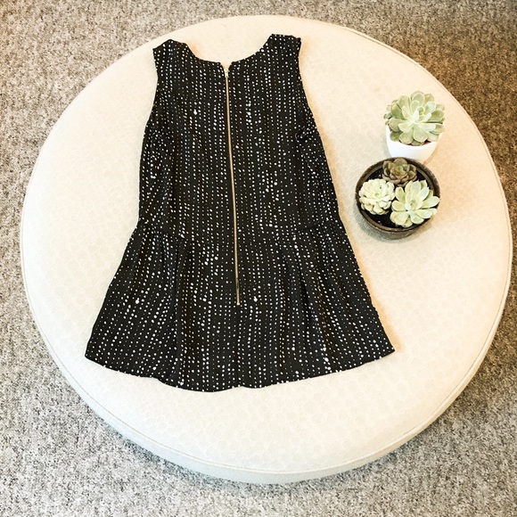 Black and white sleeveless peplum top - Picture 4 of 4